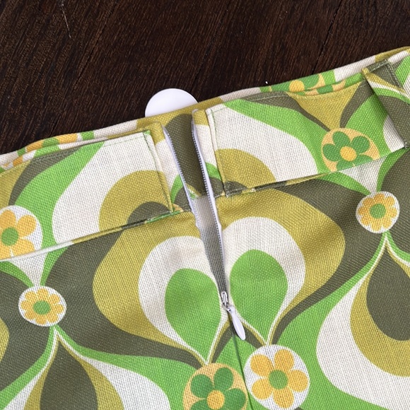 Vintage Inspired Carnaby Lime Mini Skirt with Flower Belt Buckle - Picture 3 of 5